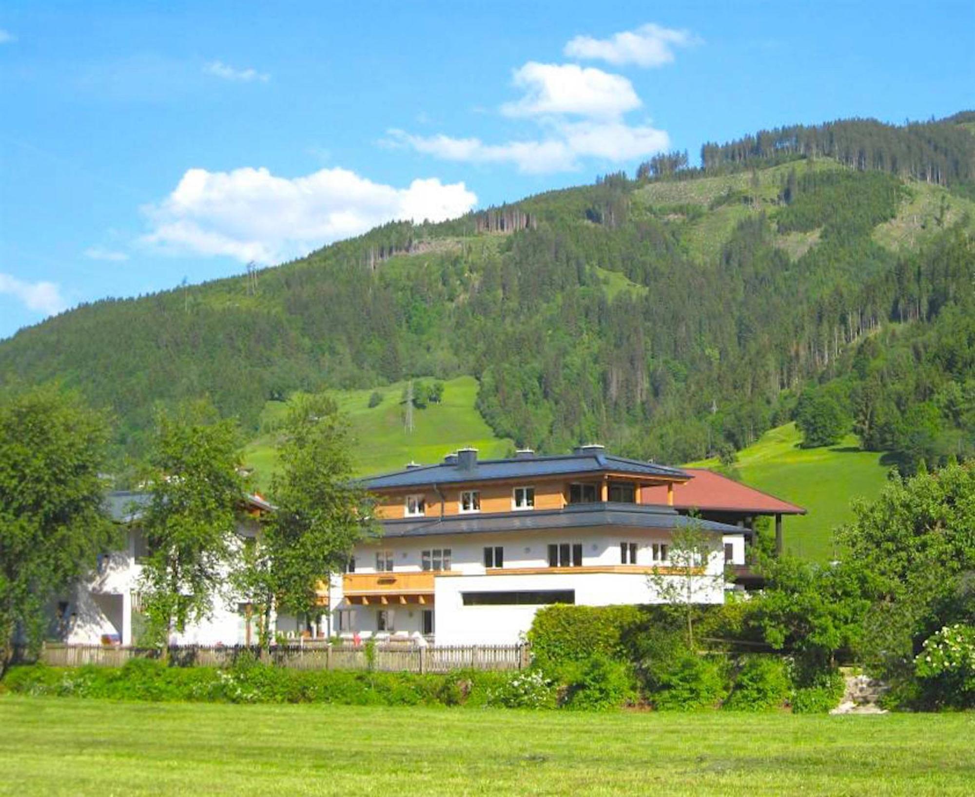 Lenny - By Alpen Kaprun